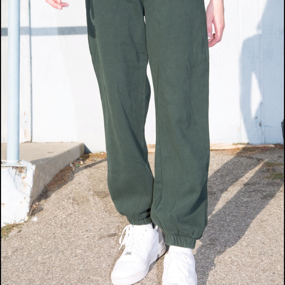 Brandy Melville green rosa sweats